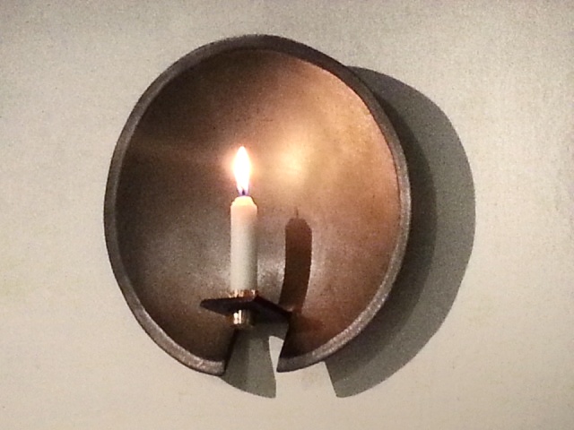 Round wall sconce bronze